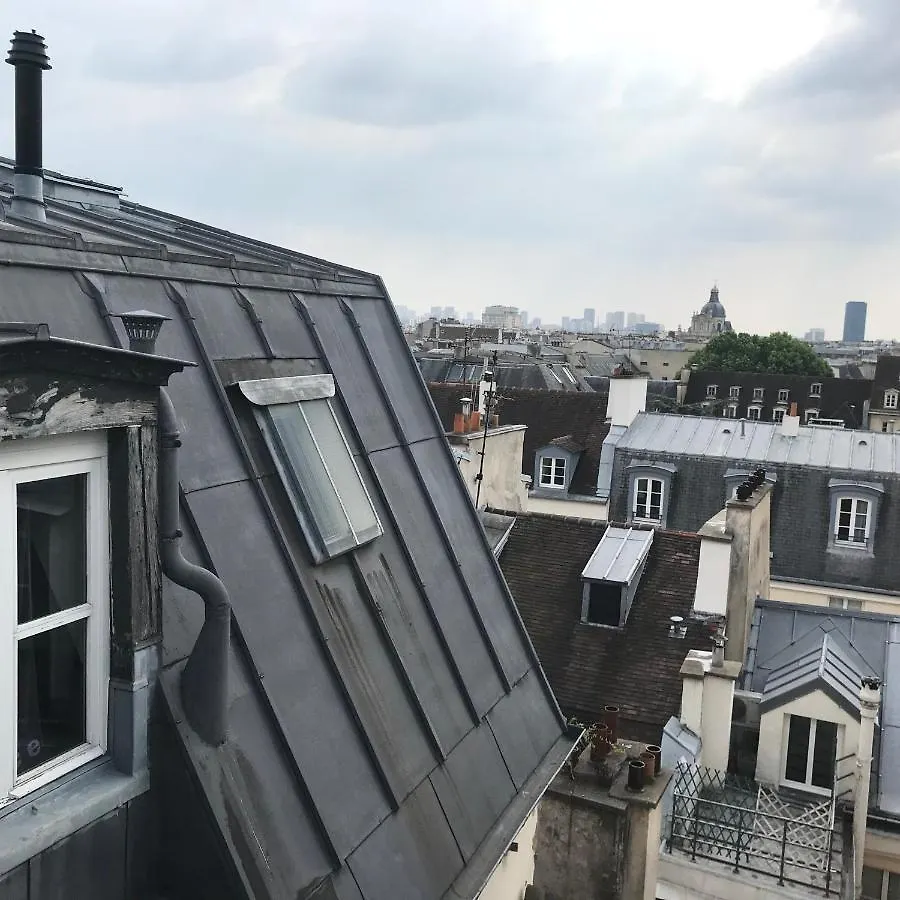 Studette marais musee picasso Paris France